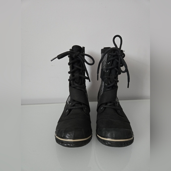 SOREL leather lace up slimboot in black and grey. SIZE 7 - Picture 2 of 13